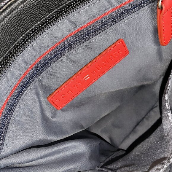 ✨ Tommy Hilfiger Mini Crossbody + Coin Pouch Set - Picture 2 of 2